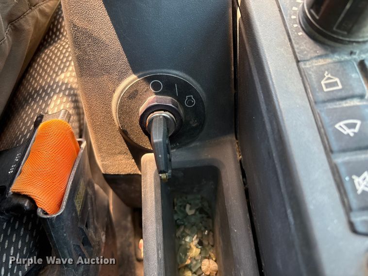 image for item EU8657 2021 Caterpillar 302CR mini excavator