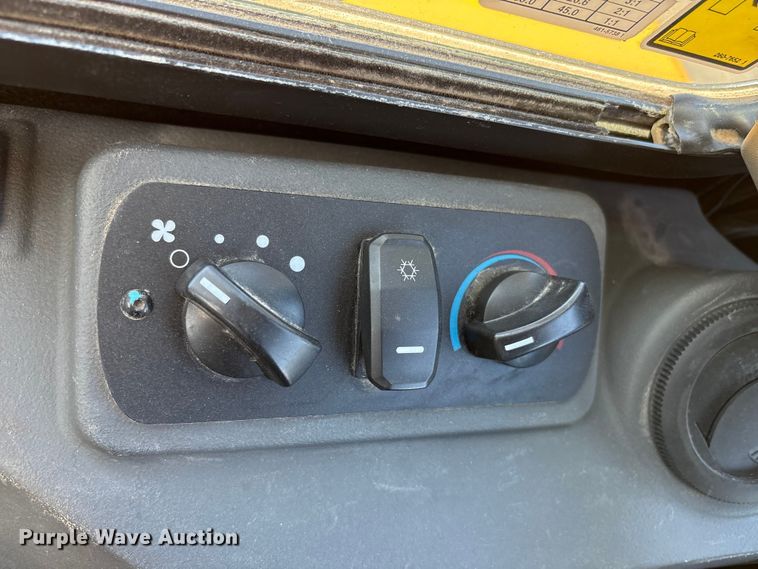 image for item EU8658 2021 Caterpillar 304E2 mini excavator