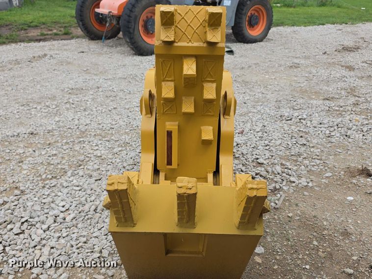 image for item EV2102 Caterpillar hydraulic pulverizer 
