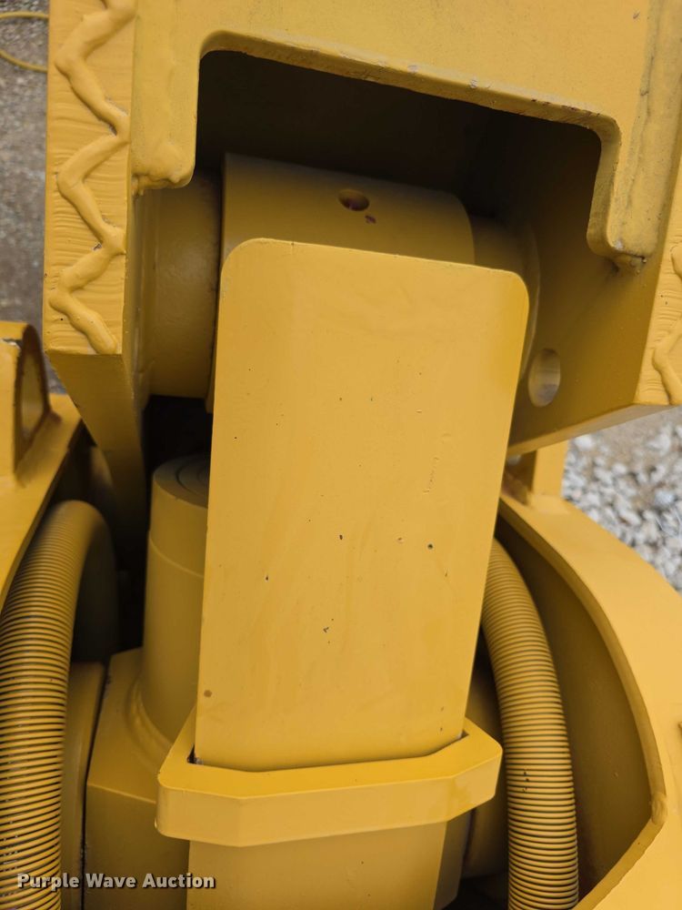 image for item EV2102 Caterpillar hydraulic pulverizer 