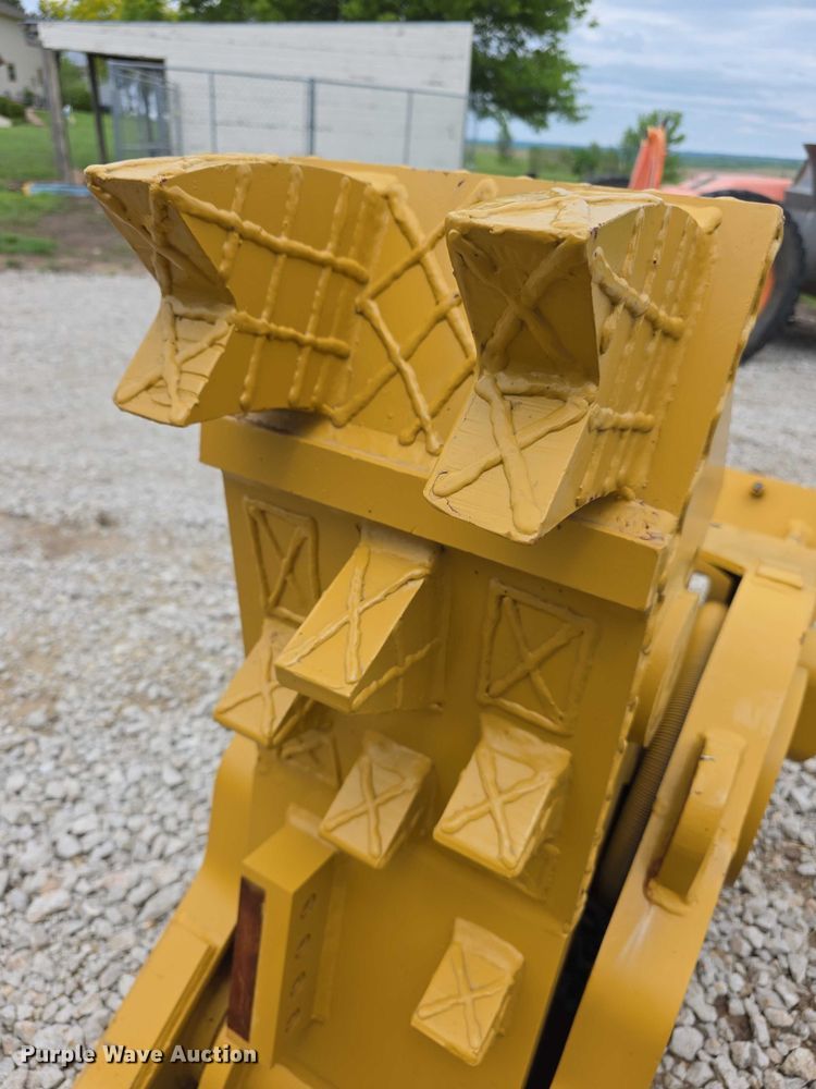 image for item EV2102 Caterpillar hydraulic pulverizer 