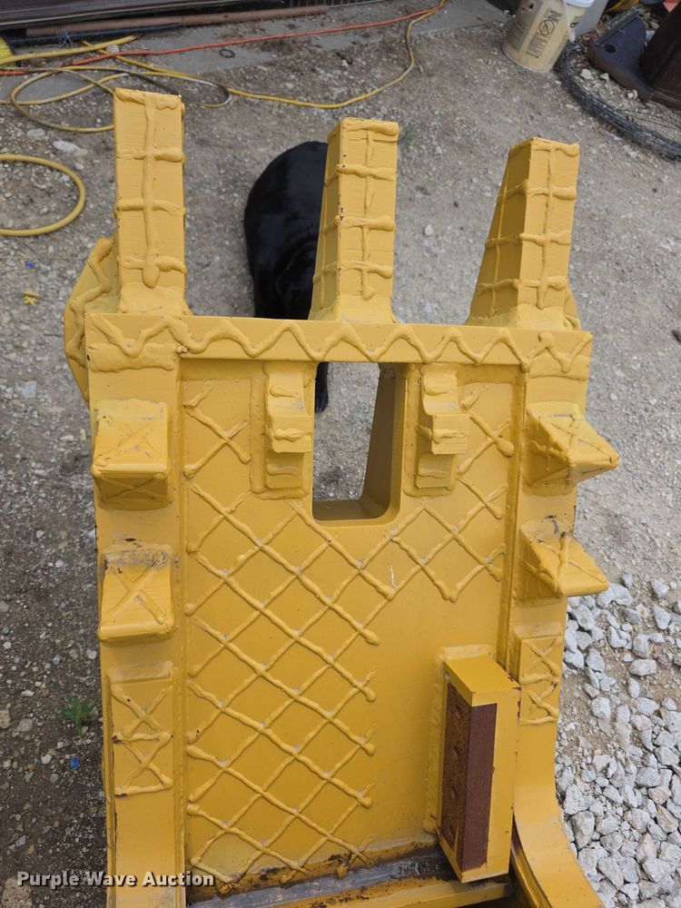 image for item EV2102 Caterpillar hydraulic pulverizer 