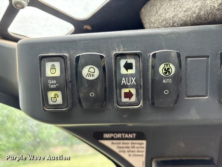 image for item EV2916 2019 John Deere 333G tracked skid steer loader