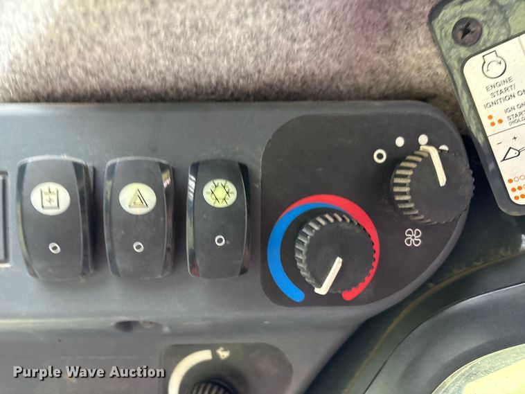 image for item EV2916 2019 John Deere 333G tracked skid steer loader