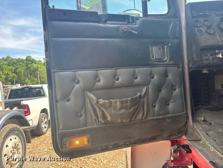 image for item EV2921 1994 Kenworth T600 dump truck