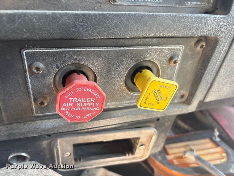 image for item EV2921 1994 Kenworth T600 dump truck