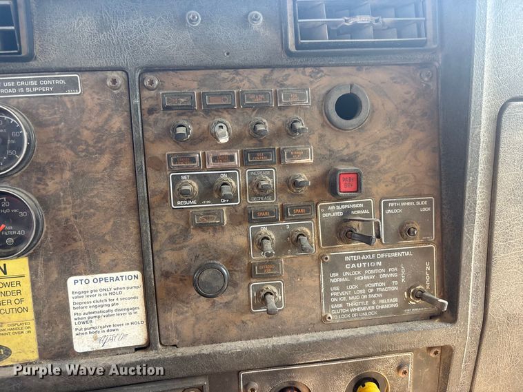 image for item EV2921 1994 Kenworth T600 dump truck