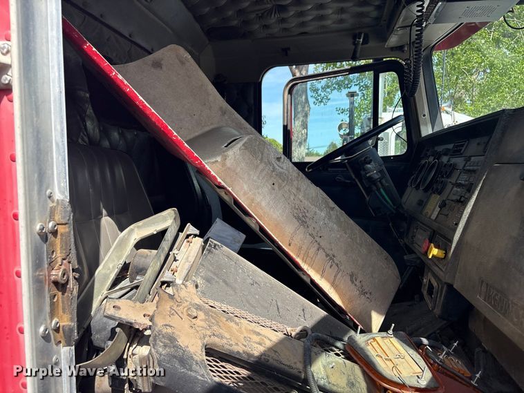 image for item EV2921 1994 Kenworth T600 dump truck