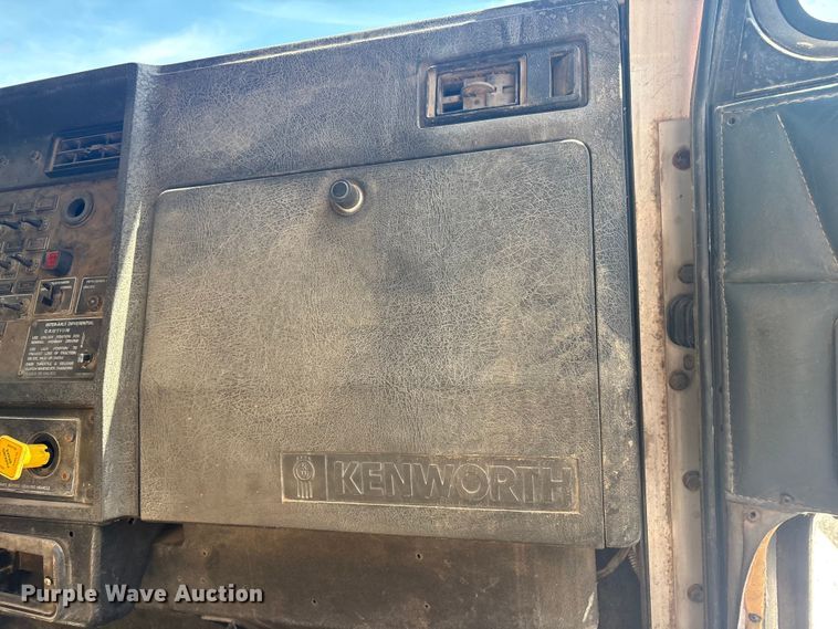 image for item EV2921 1994 Kenworth T600 dump truck