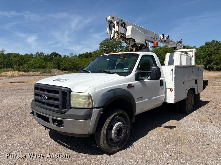 image for item EV2922 2006 Ford F450 Super Duty bucket truck
