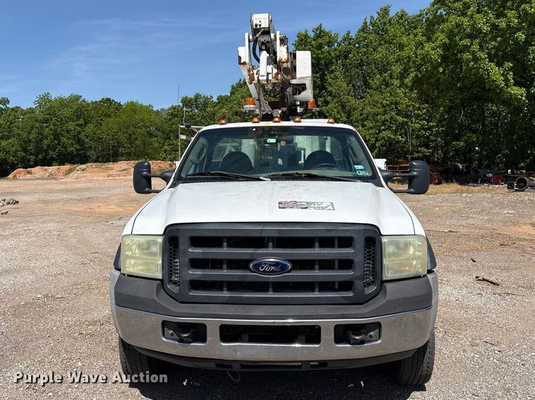 image for item EV2922 2006 Ford F450 Super Duty bucket truck