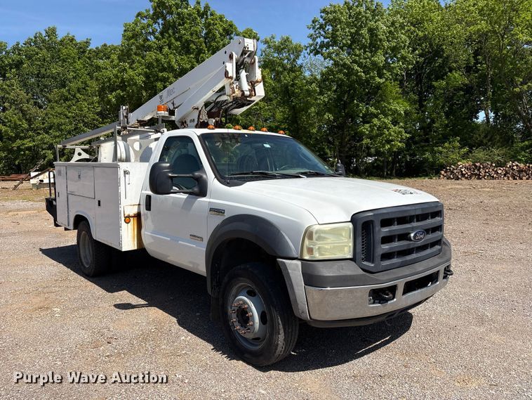 image for item EV2922 2006 Ford F450 Super Duty bucket truck