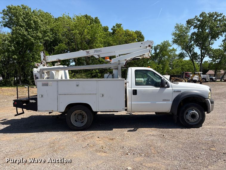 image for item EV2922 2006 Ford F450 Super Duty bucket truck