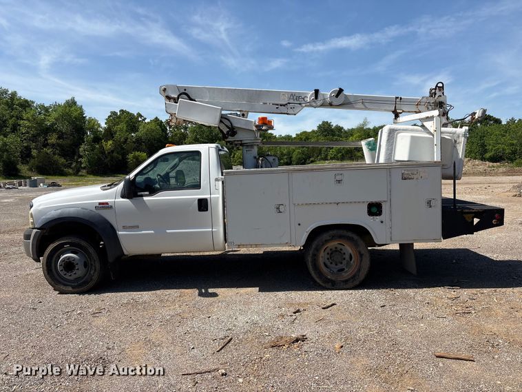 image for item EV2922 2006 Ford F450 Super Duty bucket truck