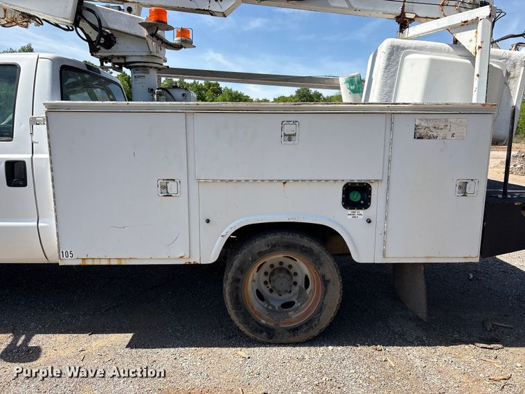 image for item EV2922 2006 Ford F450 Super Duty bucket truck