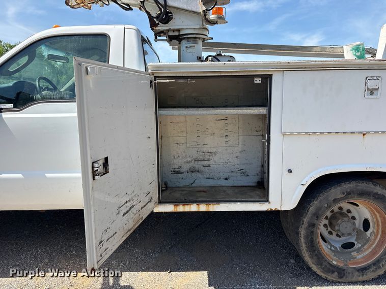 image for item EV2922 2006 Ford F450 Super Duty bucket truck