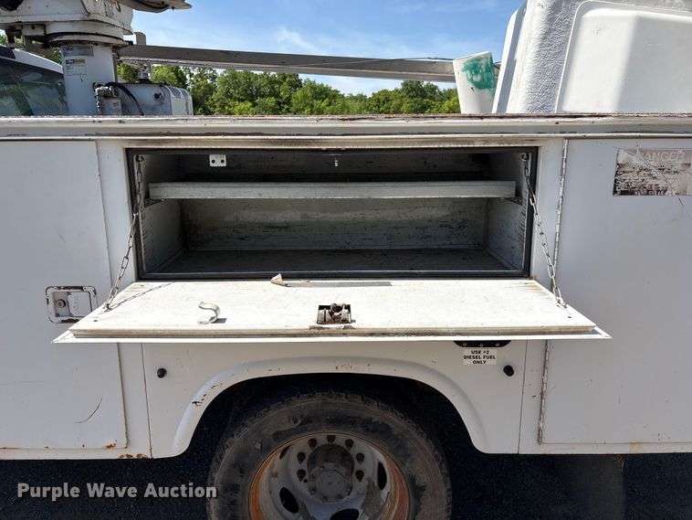 image for item EV2922 2006 Ford F450 Super Duty bucket truck