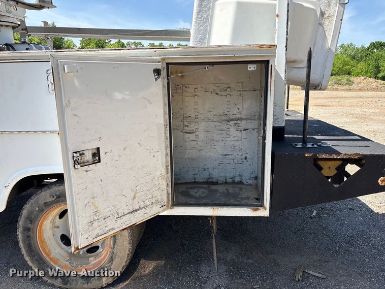 image for item EV2922 2006 Ford F450 Super Duty bucket truck