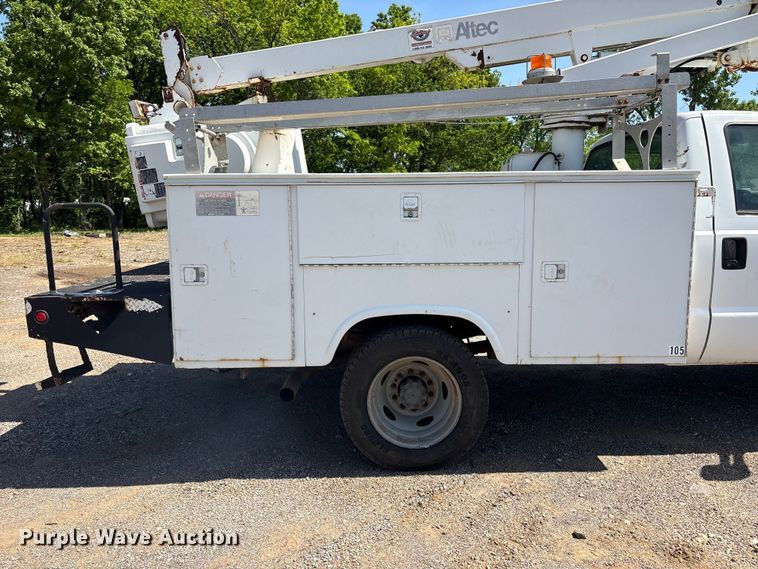 image for item EV2922 2006 Ford F450 Super Duty bucket truck