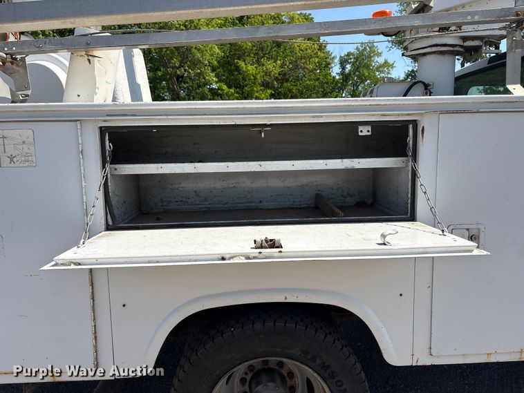 image for item EV2922 2006 Ford F450 Super Duty bucket truck