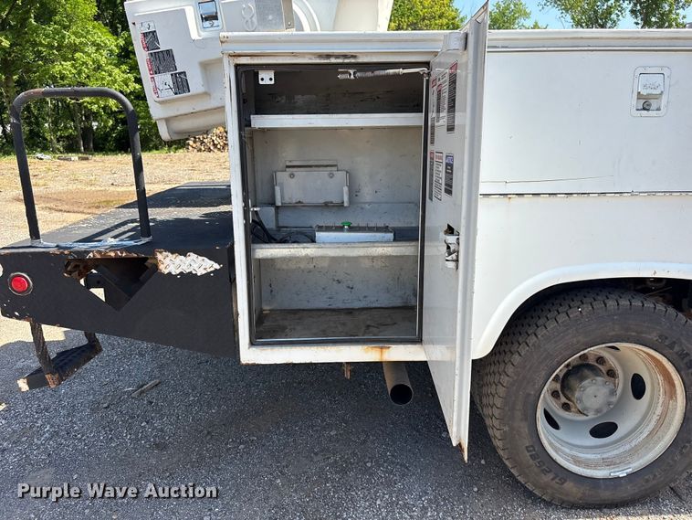 image for item EV2922 2006 Ford F450 Super Duty bucket truck
