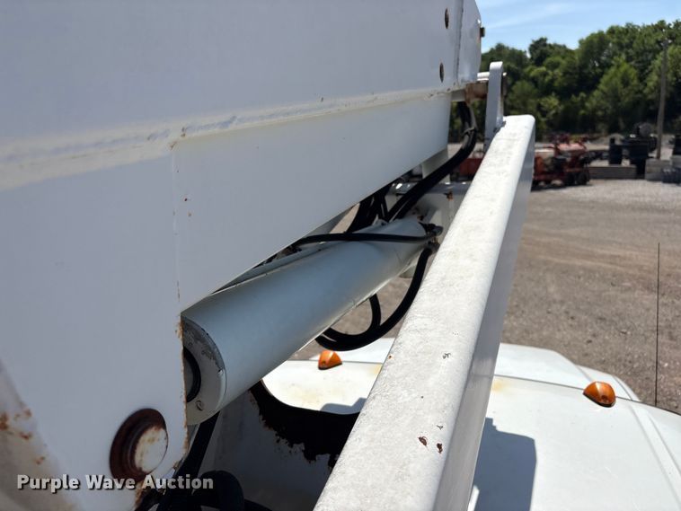 image for item EV2922 2006 Ford F450 Super Duty bucket truck