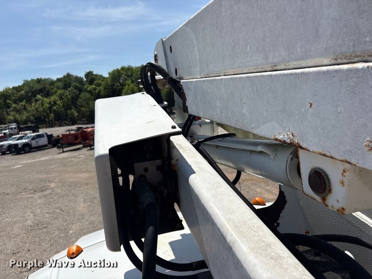 image for item EV2922 2006 Ford F450 Super Duty bucket truck