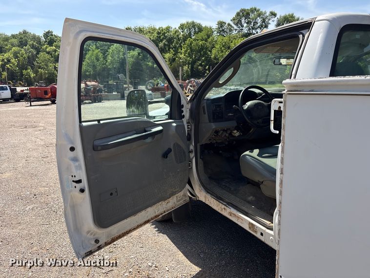 image for item EV2922 2006 Ford F450 Super Duty bucket truck