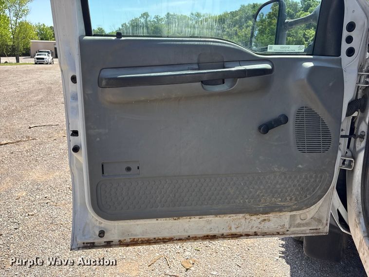 image for item EV2922 2006 Ford F450 Super Duty bucket truck