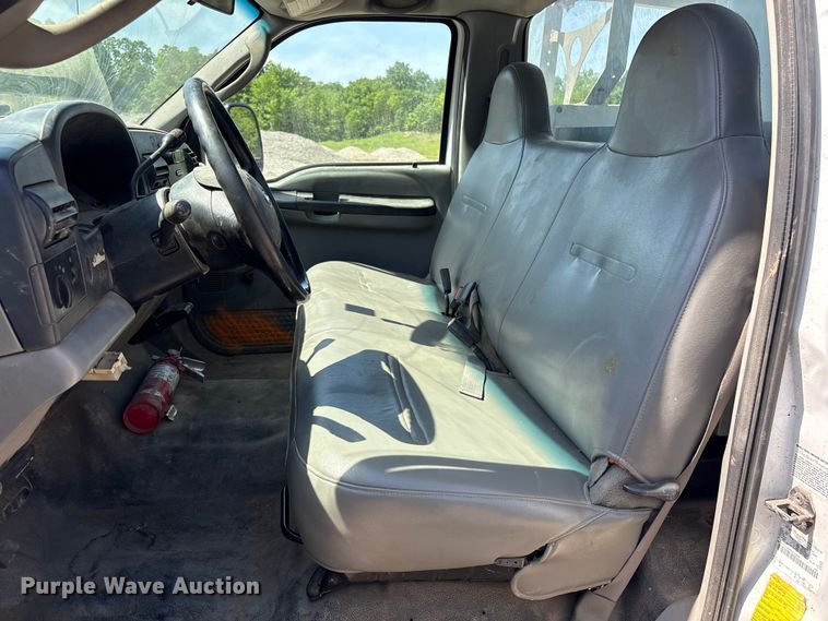 image for item EV2922 2006 Ford F450 Super Duty bucket truck