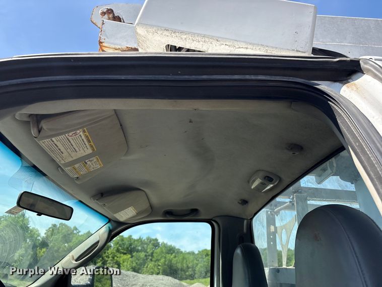 image for item EV2922 2006 Ford F450 Super Duty bucket truck