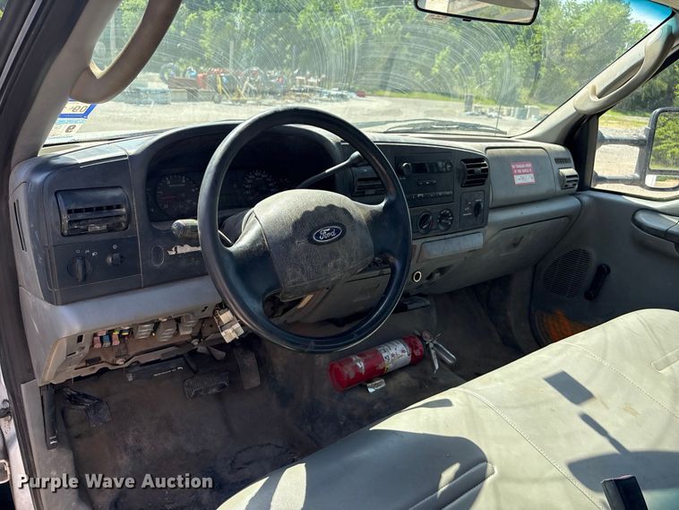 image for item EV2922 2006 Ford F450 Super Duty bucket truck