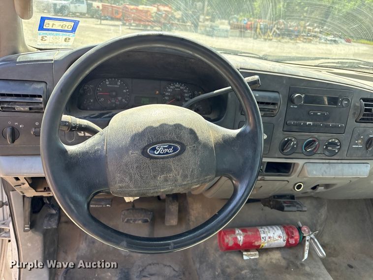 image for item EV2922 2006 Ford F450 Super Duty bucket truck