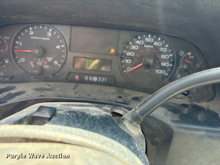 image for item EV2922 2006 Ford F450 Super Duty bucket truck