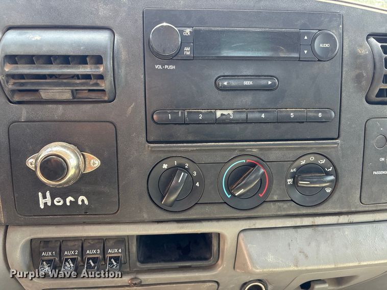 image for item EV2922 2006 Ford F450 Super Duty bucket truck