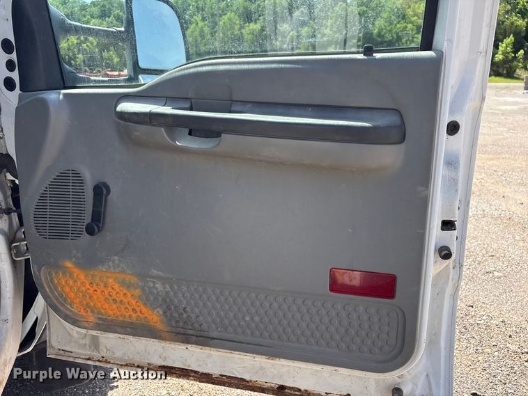 image for item EV2922 2006 Ford F450 Super Duty bucket truck