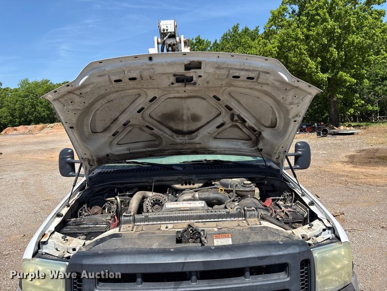 image for item EV2922 2006 Ford F450 Super Duty bucket truck