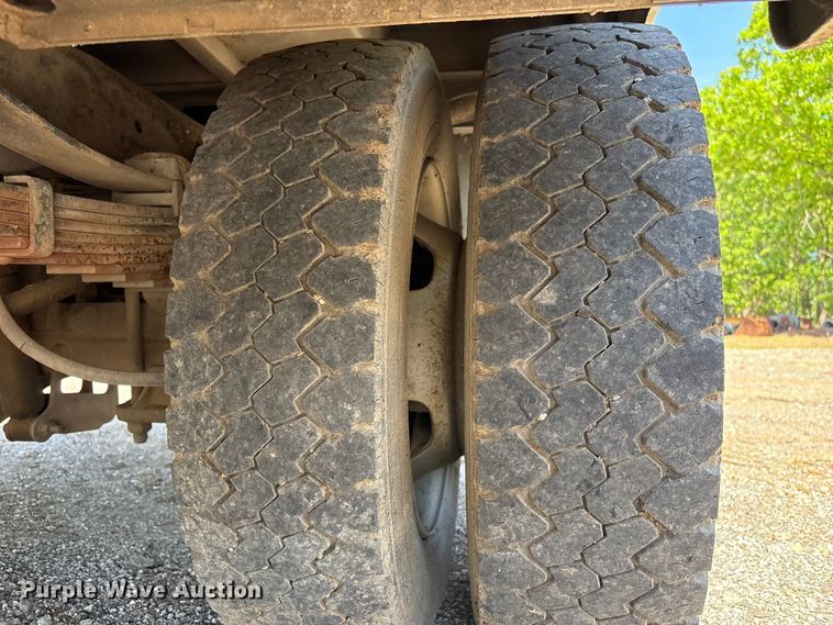 image for item EV2922 2006 Ford F450 Super Duty bucket truck