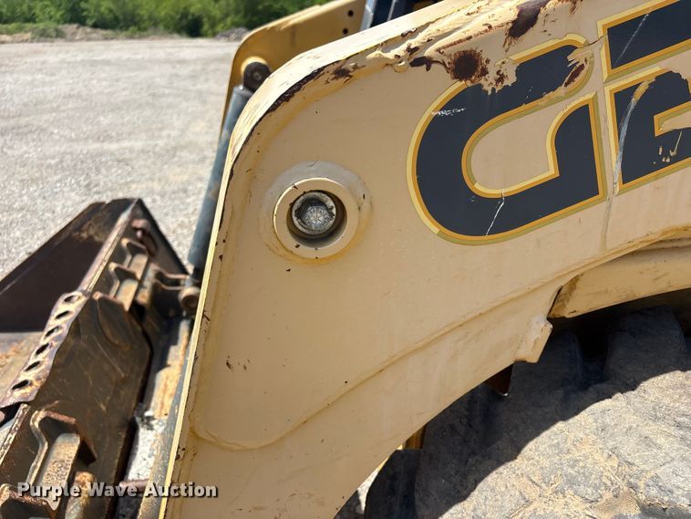 image for item EV2926 2012 Gehl V270 skid steer loader