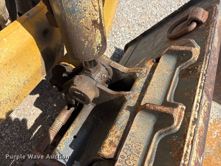 image for item EV2926 2012 Gehl V270 skid steer loader