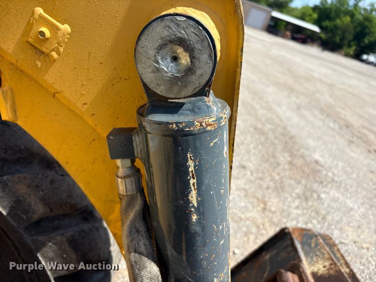 image for item EV2926 2012 Gehl V270 skid steer loader