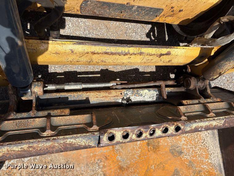 image for item EV2926 2012 Gehl V270 skid steer loader