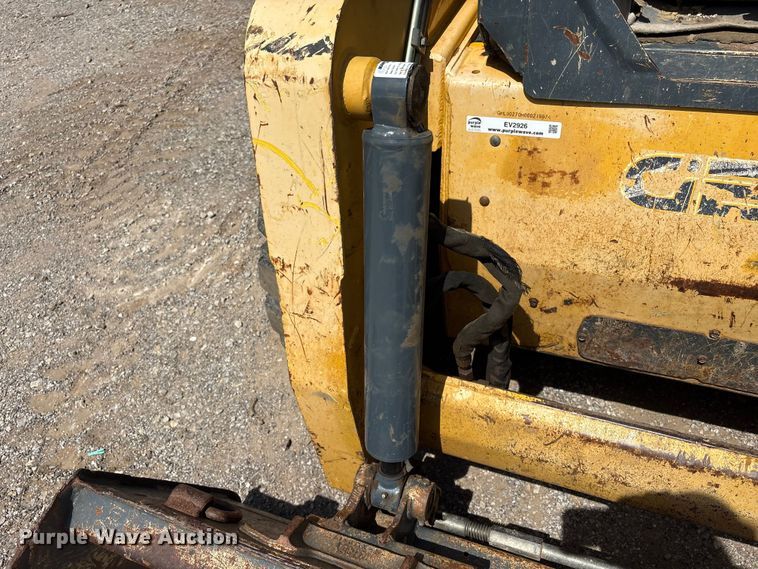 image for item EV2926 2012 Gehl V270 skid steer loader