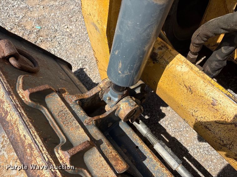 image for item EV2926 2012 Gehl V270 skid steer loader