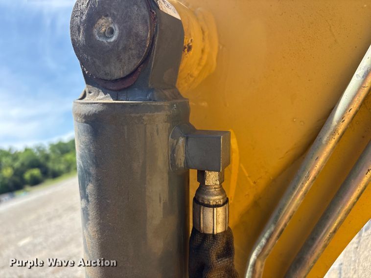 image for item EV2926 2012 Gehl V270 skid steer loader