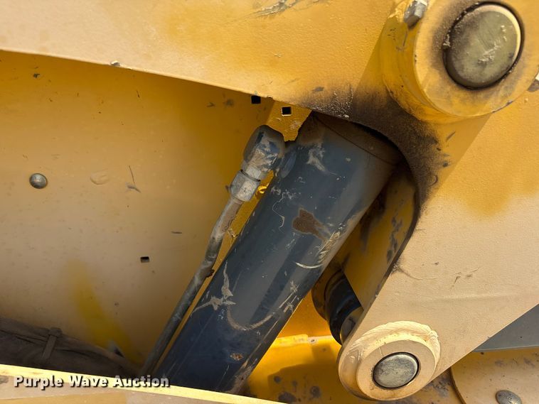 image for item EV2926 2012 Gehl V270 skid steer loader