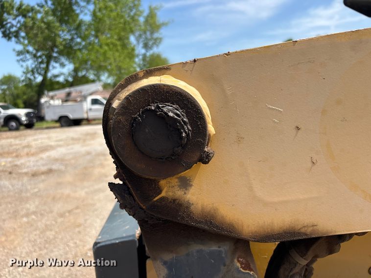 image for item EV2926 2012 Gehl V270 skid steer loader