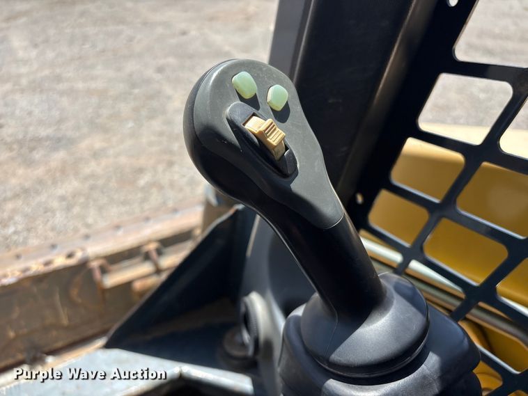 image for item EV2926 2012 Gehl V270 skid steer loader