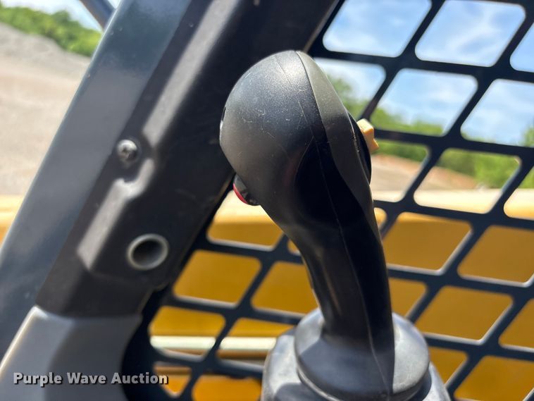 image for item EV2926 2012 Gehl V270 skid steer loader