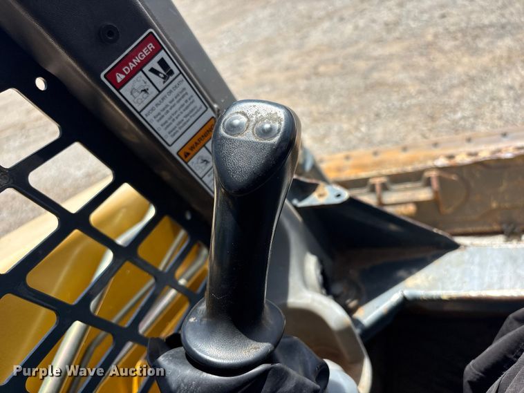 image for item EV2926 2012 Gehl V270 skid steer loader